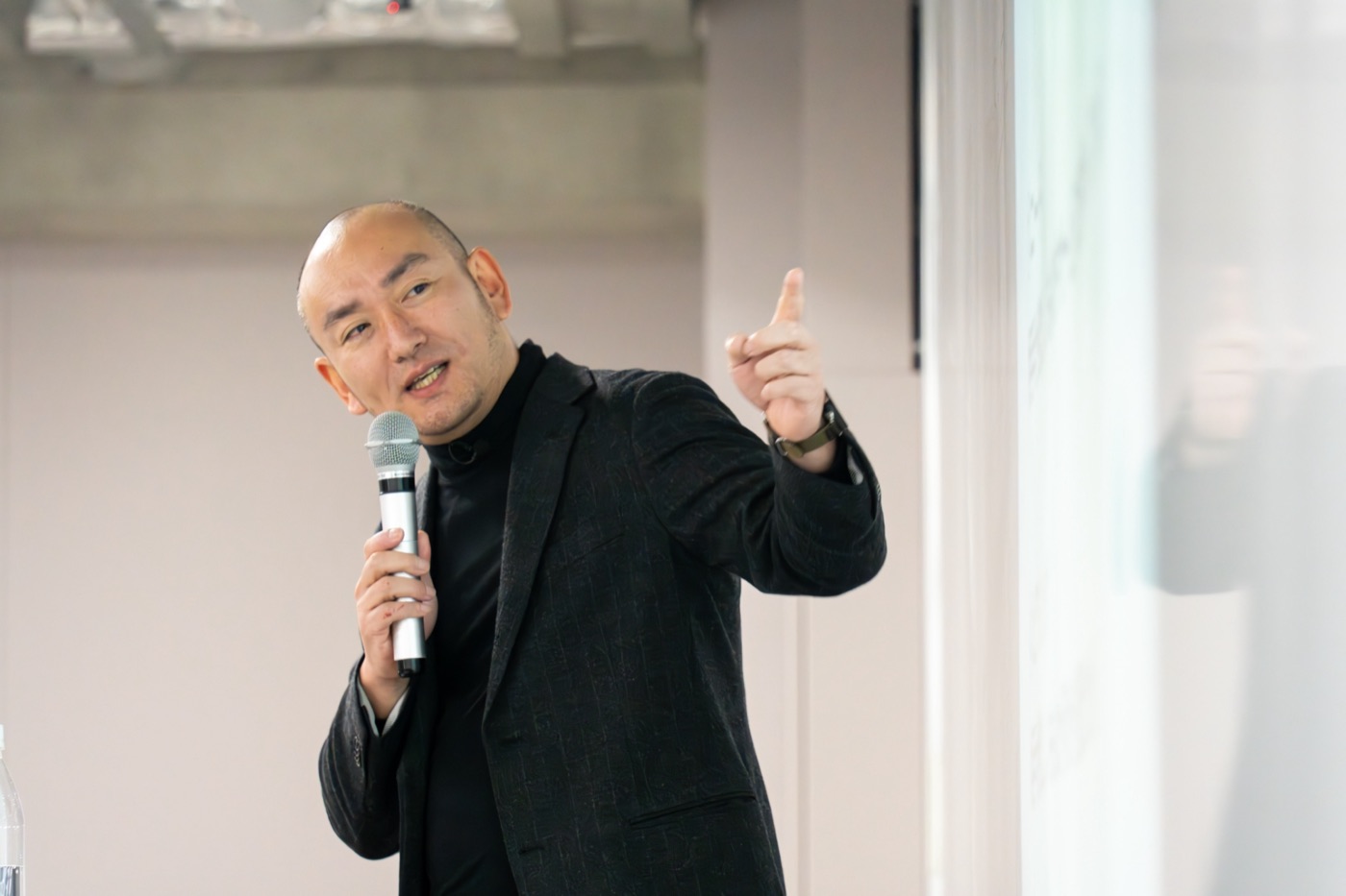セミナーで登壇する以西裕介(経営者向け情報誌『プログレス』2026年4月号 寄稿)
